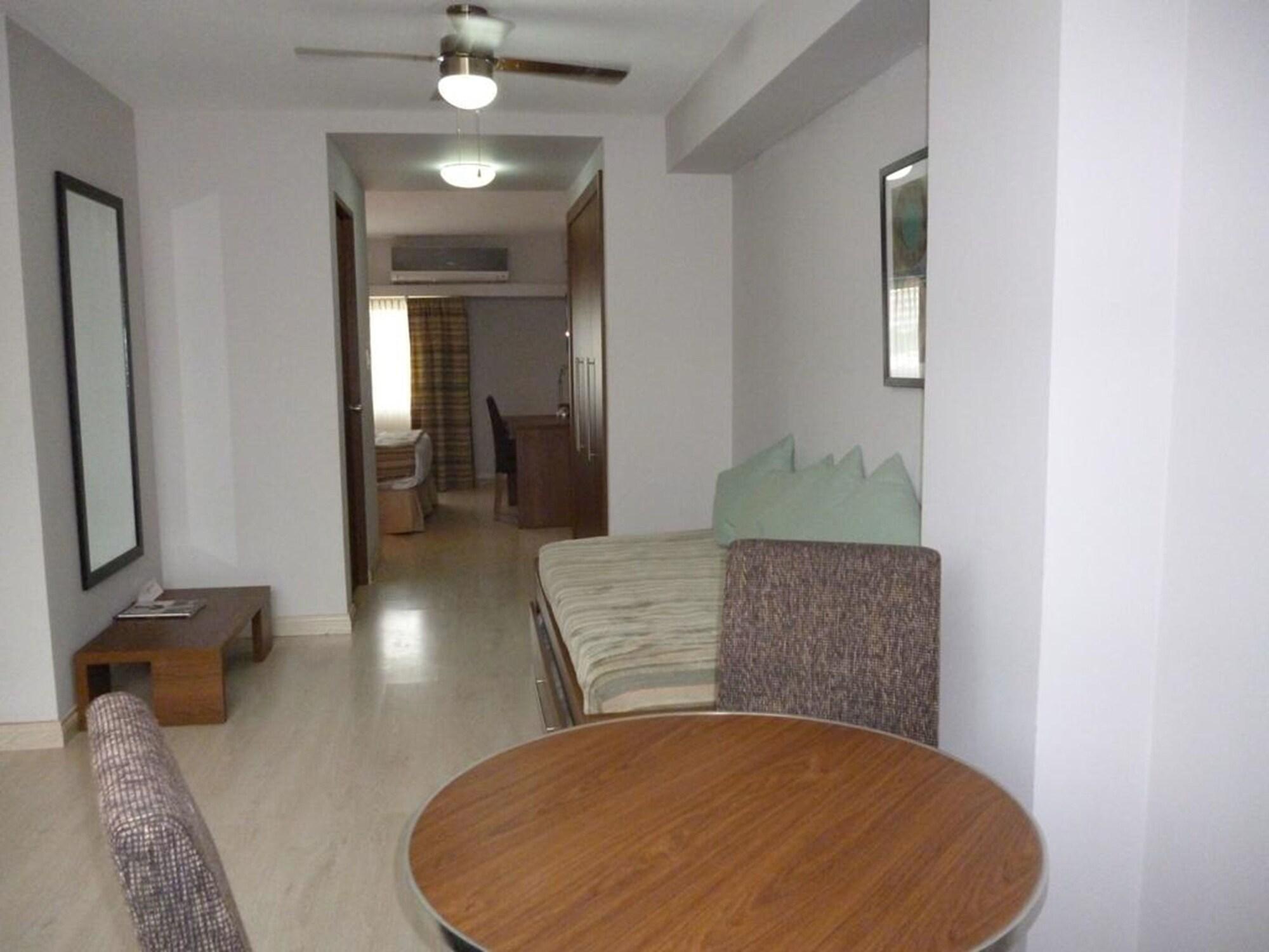 Hotel Tower House Suites Ciudad de Panamá Exterior foto